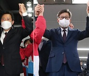 일본 언론 "서울·부산 선거 여당 참패, 문정부 구심력 떨어질 것"