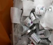 백신, 대안 없는 정부.. 부작용 논란에도 'AZ접종 재개'에 무게