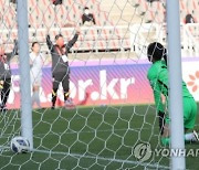 한국 여자축구, 중국에 1-2 패배.. 도쿄행 티켓 가물 가물