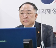 홍남기 "코로나 극복 때까지 확장적 거시정책 지속"