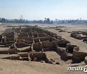 이집트 신들의 계곡 모래속 3000년 전 '황금도시' 발견