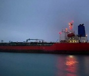이란 억류 선박·선장 95일 만에 풀려나.."건강 양호"