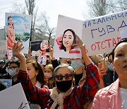 키르기스스탄서 '강제결혼' 납치 여성 피살.. 연일 시위