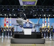 KAI, 한국형 전투기 'KF-21 보라매' 시제기 출고
