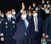 한국형전투기(KF-X) 시제기 출고식 참석한 문 대통령