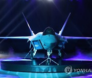 한국형 전투기 마침내 첫선..DJ 개발 천명 이후 20년만(종합)