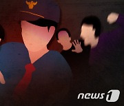 체포하려는 경찰관 차로 친 성범죄 50대..2심도 '징역 4년'