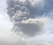 카리브해 세인트빈센트 화산 결국 폭발..화산재 6km 상공까지