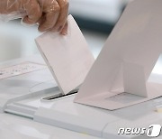 부산시장 선거일 사라진 기표도장, 하루 뒤 기표소 인근 화단서 발견