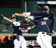김재환, 승리 쐐기밖는 3점 홈런