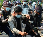 미얀마 군부, 19명 사형 선고에 인권단체 등 반발..막말도 이어져