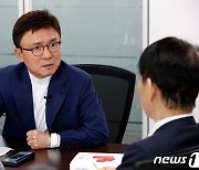 대담 나누는 이백규 뉴스1 대표와 이광형 카이스트 신임 총장