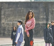 Retro looks, Korean beauty set trends at Seoul Fashion Week