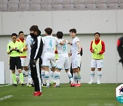 수비 실책 겹친 서울, 포항에 1-2 패배