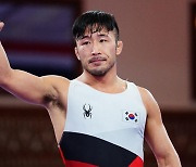 레슬링 간판 류한수, 올림픽 출전권 획득..김현우는 충격의 탈락