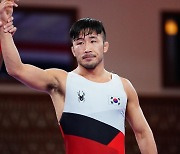 레슬링 간판 류한수, 올림픽 출전권 획득..김현우는 충격의 탈락