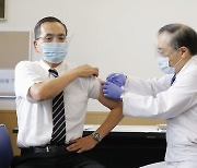 일본, 3천600만명 고령자 코로나 백신 접종 12일 시작