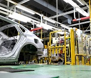 "인기 차종 생산 공장도 멈춰" 반도체 대란에 車업계 '속수무책'