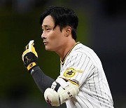SD 김하성, MLB 데뷔 첫 홈런..텍사스 라일스 커브 공략