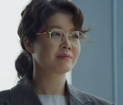 '빈센조' 김여진, 여유로운 미소 속 송중기 옥죄는 카리스마