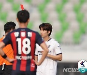'김인성 극장골' 10명 뛴 울산, 최하위 수원FC에 1-0 승리