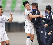 10명 뛴 울산, 수원 FC에 극적인 1-0 승리