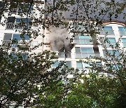 창원 아파트서 불..주민 10명 대피