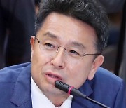 "창피해서 못 하겠다" 떠난 이철희..청와대 정무수석 유력