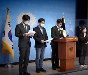 '조국 거론' 문자폭탄 맞은 초선들..힘 실어준 재선들
