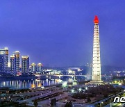 북한 "태양절 앞두고 밝게 빛나는 주체사상탑"