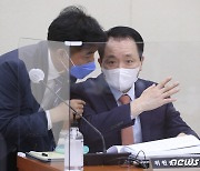 이해충돌방지법 논의하는 성일종·김병욱
