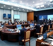 문재인 대통령 주재 코로나19 대응 특별방역 점검회의