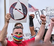 "백인 인권도 중요하다".. 美 캘리포니아 해변서 시위대들 충돌