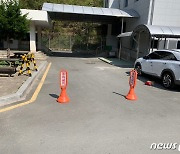 널널한 공간 두고 "이쪽으로"..주차요원 안내에 시험시간 놓친 수험생들