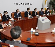 국민의힘 재선의원들 "주호영, 대표 출마하려면 조기사퇴해야"