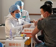 중국 "우리 백신 효과 낮다"..흔들리는 백신외교