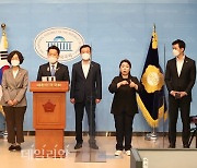 <포토> 2차모임 결정사항 발표하는 민주당 초선의원 모임 '더민초'