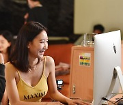 [포토]'미스맥심 콘테스트' 김은지 '사진 잘 나왔나요?!'