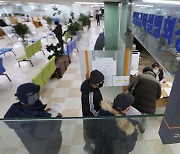 Jobless subsidy subscribers reach monthly record in March in Korea