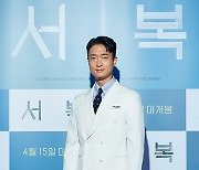 [MD포토] 조우진 '화이트 신사'