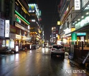 [르포] 사회적 거리두기 3주 연장 첫날 불 꺼진 수원 인계동 거리