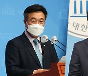 與 원내대표 '친문' 윤호중·'86그룹' 박완주 2파전