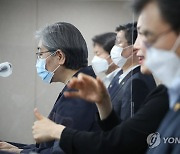 특별방역점검회의 브리핑하는 정은경 본부장