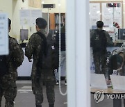 '군내 거리두기' 2단계 유지..내달까지 방역취약 부대 점검(종합)
