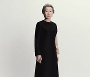 BAFTA 여우조연상 수상 '미나리' 윤여정, 디올 드레스로 우아함 뽐내
