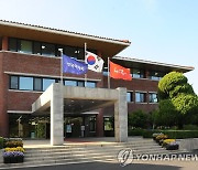 국회의원 출신 마사회장, 측근 채용 반대 직원에 '막말' 의혹