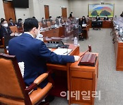 [포토]국회 정무위 법안소위, '이해충돌 방지법 처리 논의'