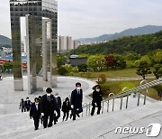 국립3.15민주묘지 찾은 여영국