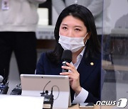 모두발언하는 신현영 비대위원