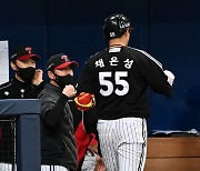 [고척 코멘트]LG 류지현 감독 "홈런 4개 보다 선발 전원안타가 더 의미 크다"